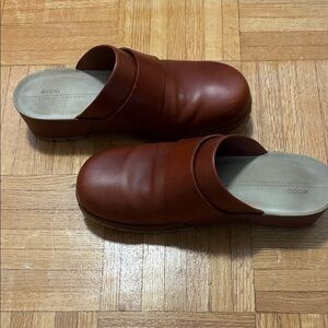 Ecco Chestnut Leather Slip-On Clogs